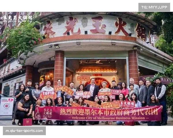 墨尔本市长访华获南京队球衣 送出胜利队纪念礼物 墨尔本市长访华获南京队球衣 送出胜利队纪念礼物